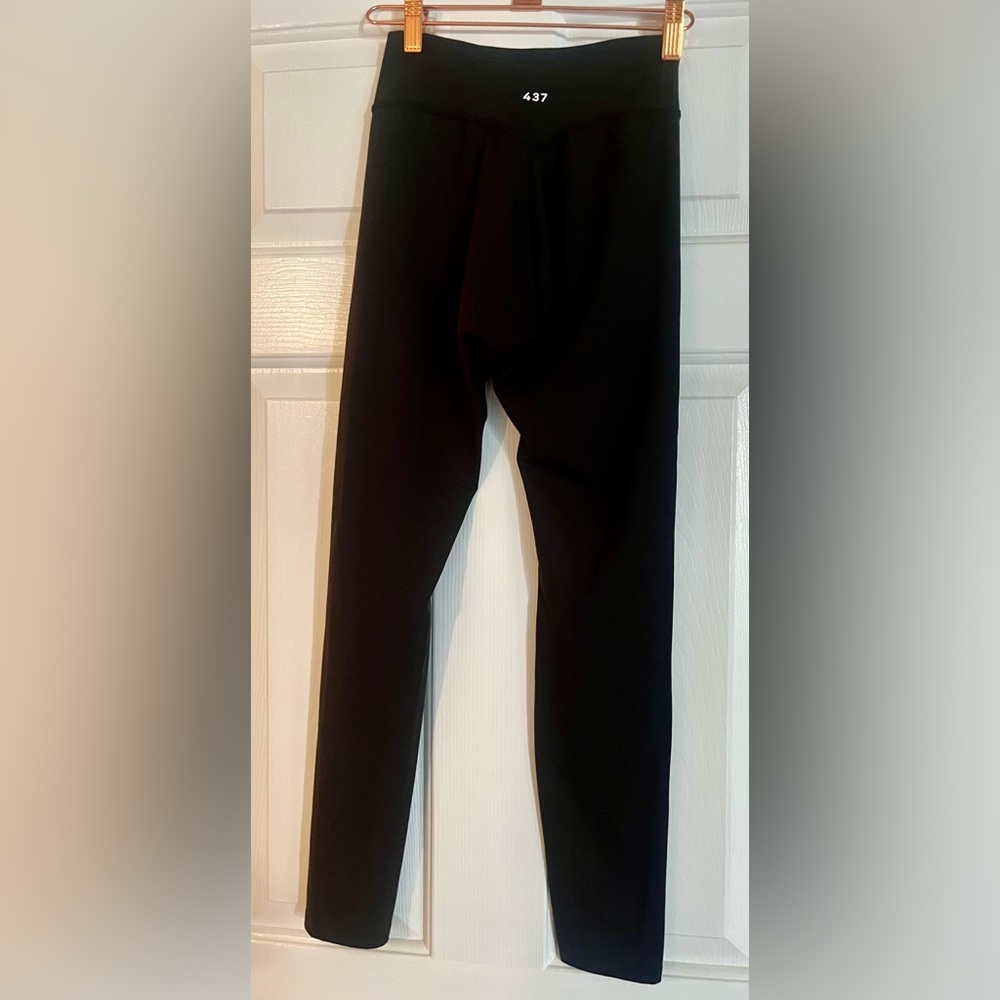 437 The V Leggings Black Size S